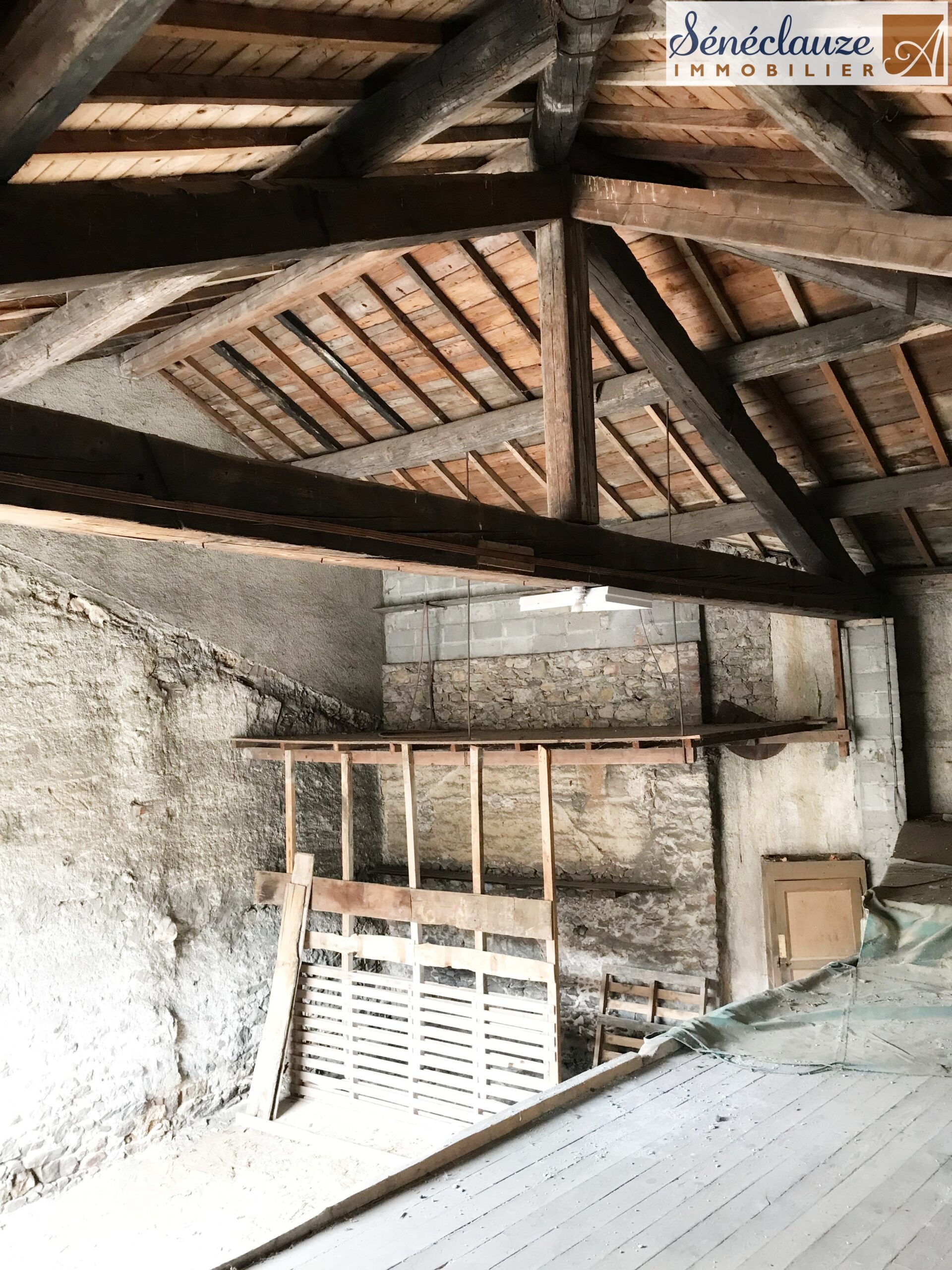 VUE DU HAUT VERS ANGLE GA